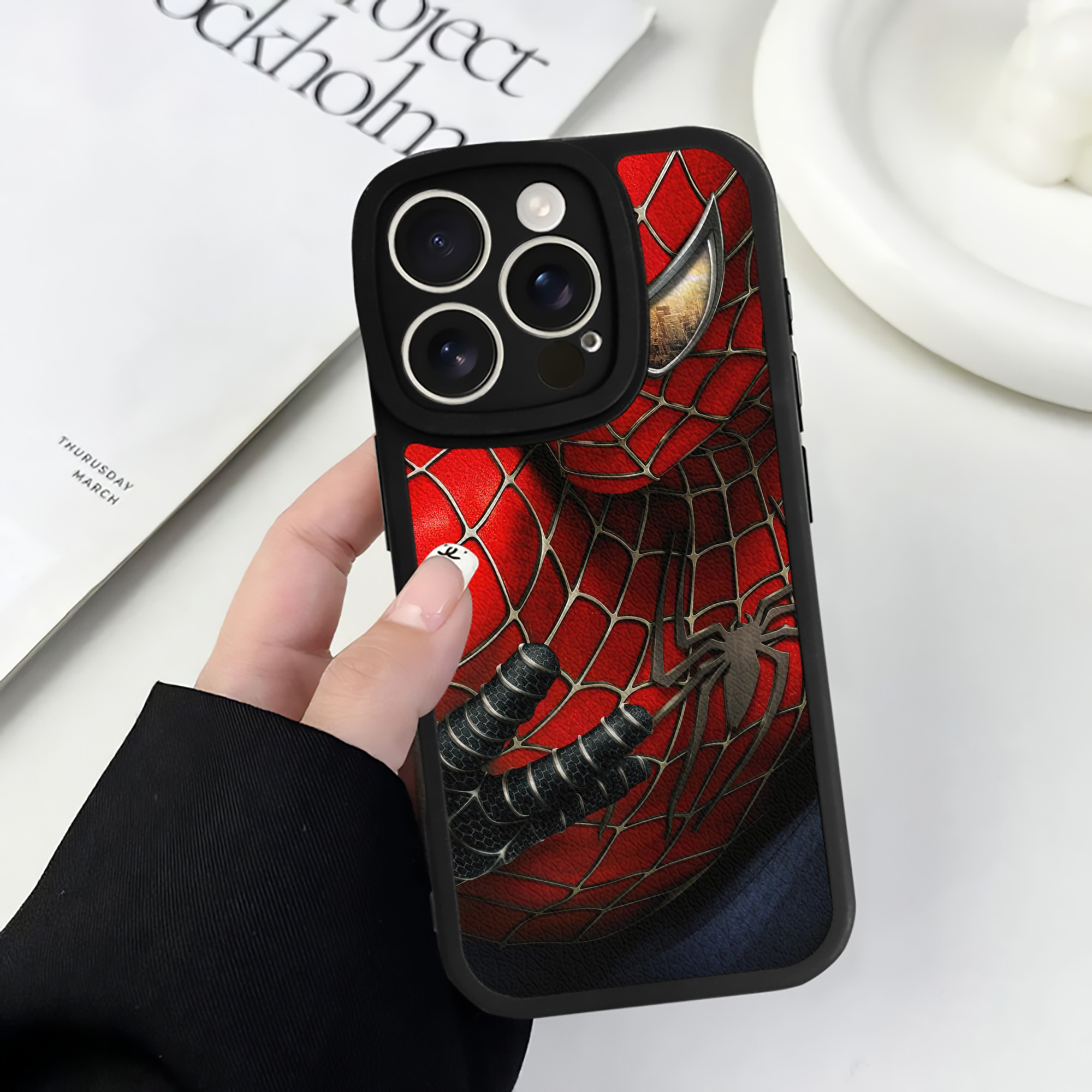Spider Man スパイダーマン 【iPhone 16シリーズ対応】シリコンスマホケース（レザー調） 材質：シリコン